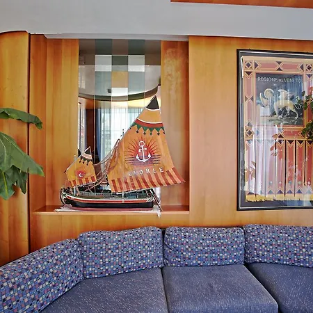 Sara Hotel 3*
