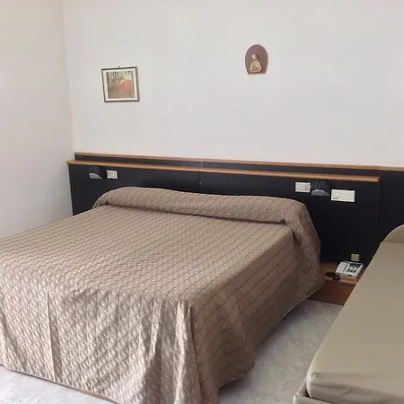 Hotel Sara 3*