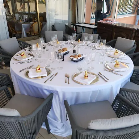 Hotel Sara 3*